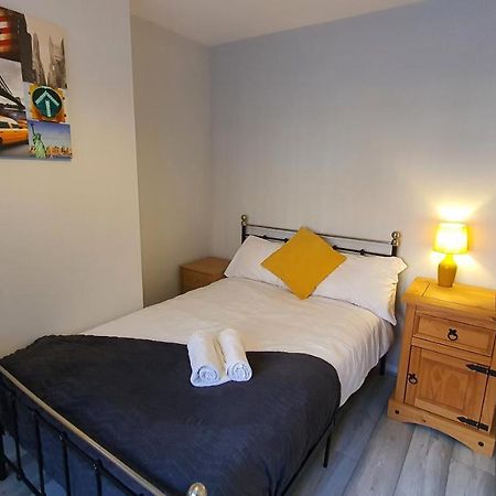 Contractors, City Centre, Parking, 3 Double Rooms, Netflix, Cosy! Coventry Dış mekan fotoğraf